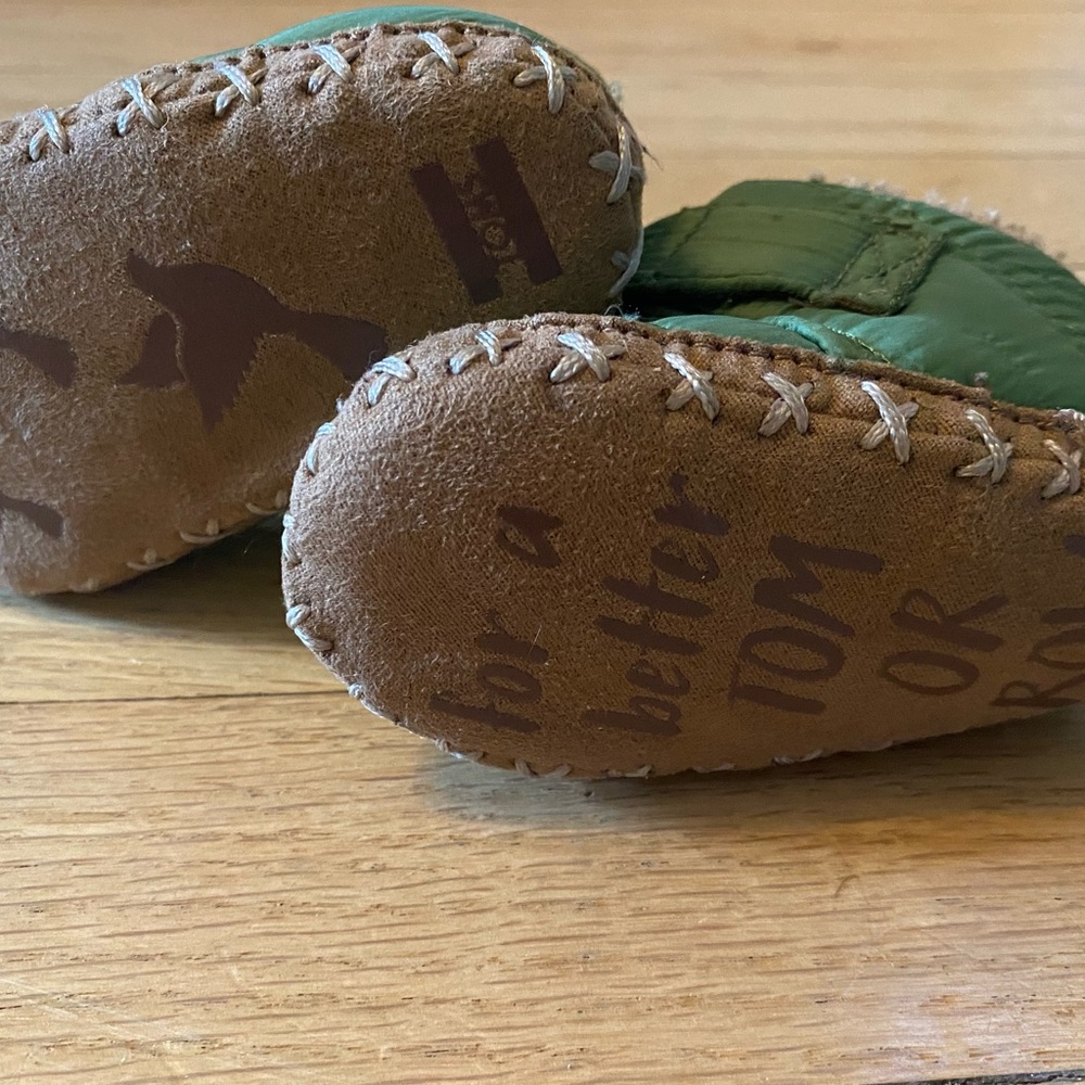 TOMs infant booties size 3 Hunter green nylon exterior soft polyester inside EUC - Picture 6 of 8